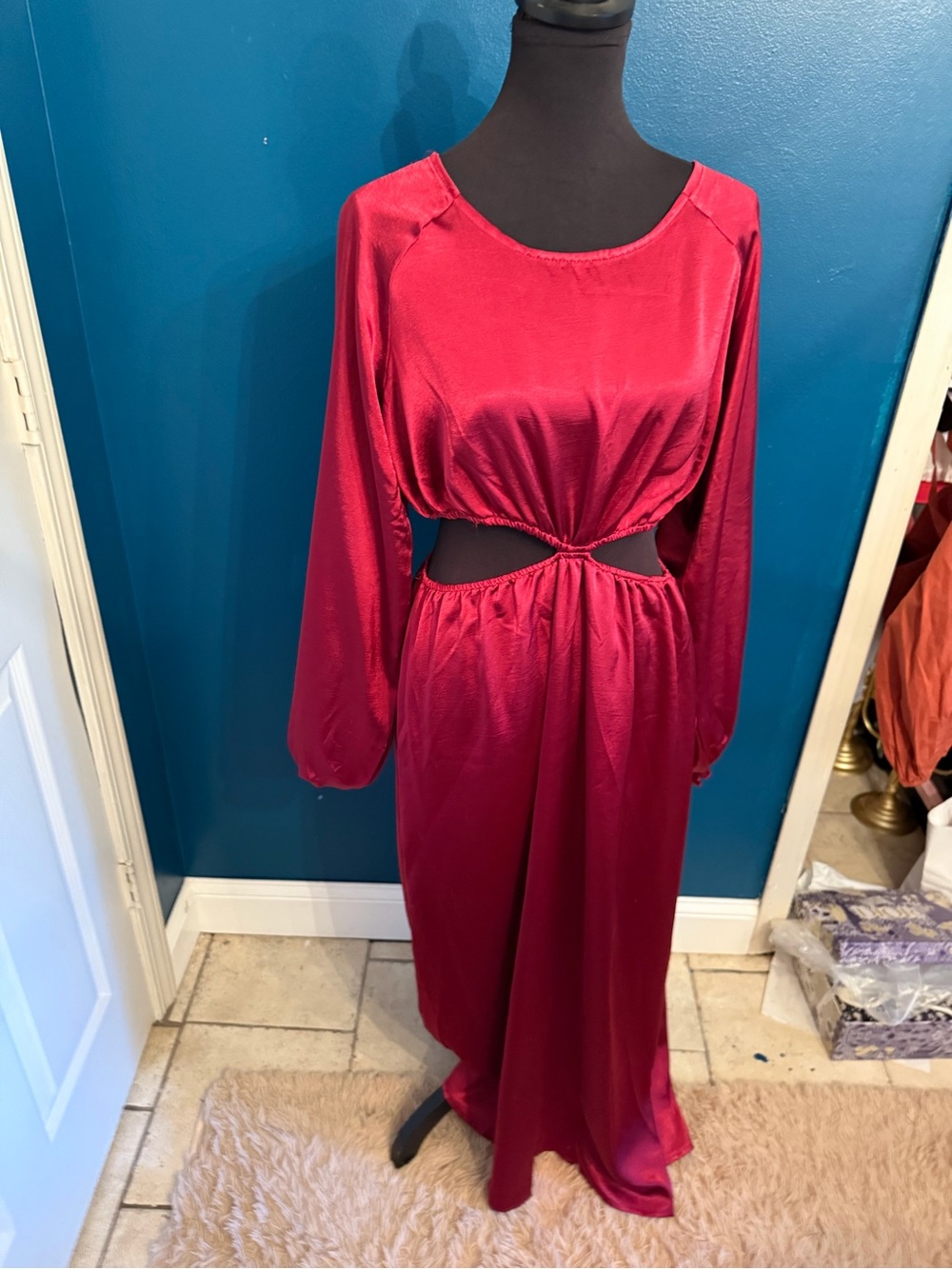 Women's Cutout Maxi Dress in Deep Magenta - Picture 4 of 7